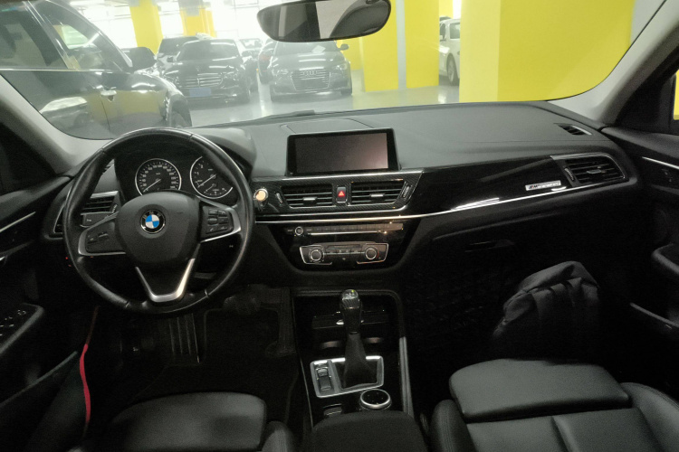 宝马1系 2017款 118i 运动型中控内饰12