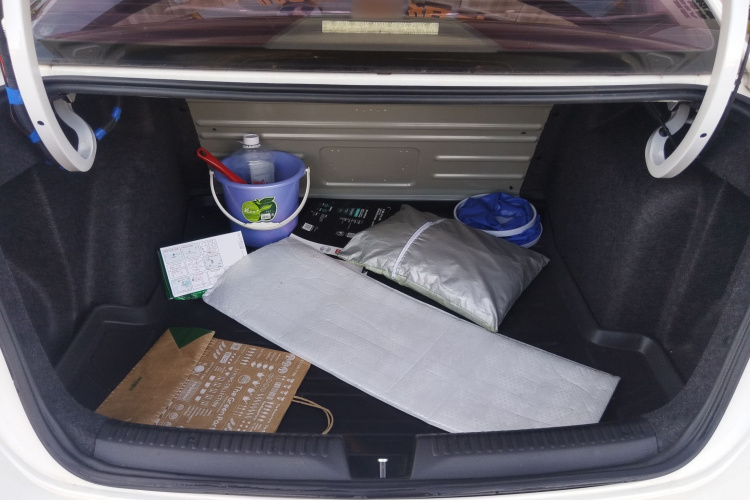 大众 桑塔纳 2016款 1.6L 自动风尚版机舱底盘23