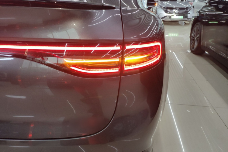 鸿蒙智行 智界R7 2024款 纯电 802km Max车身外观9