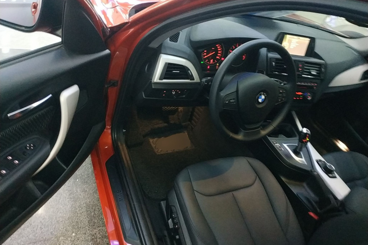 宝马1系(进口) 2013款 改款 118i 领先型中控内饰20