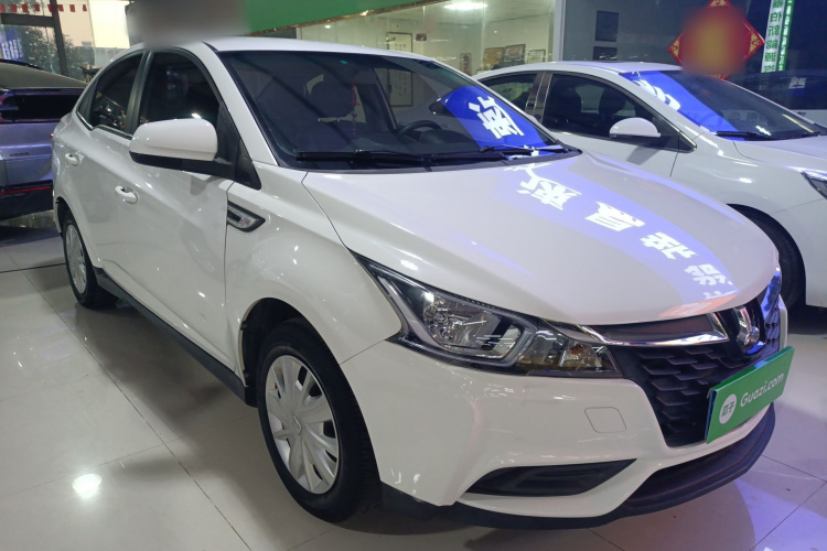 纳智捷 锐3 2016款 1.6L 手动智享型车身外观3