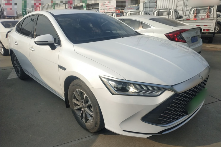 比亚迪 秦PLUS 2024款 荣耀版 DM-i 55KM领先型车身外观3