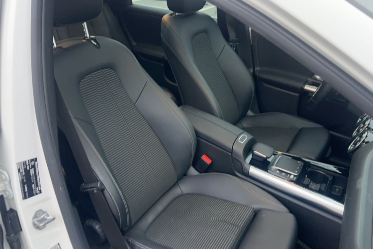 奔驰B级 2021款 B 200 动感型局部细节41