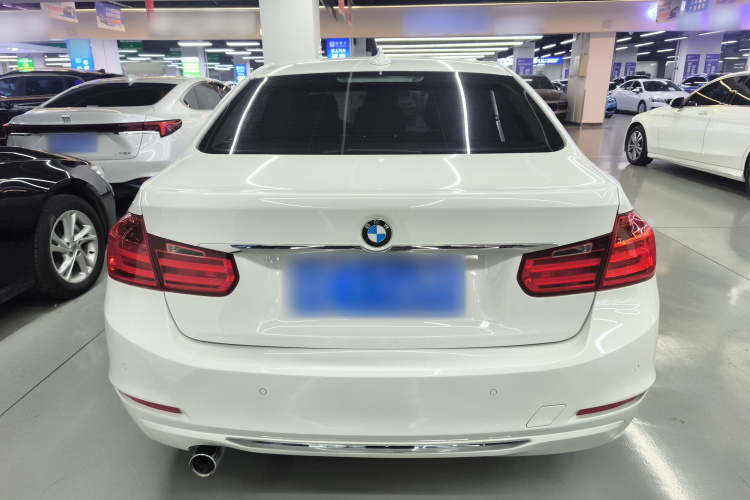 宝马3系 2015款 320Li 豪华设计套装车身外观6