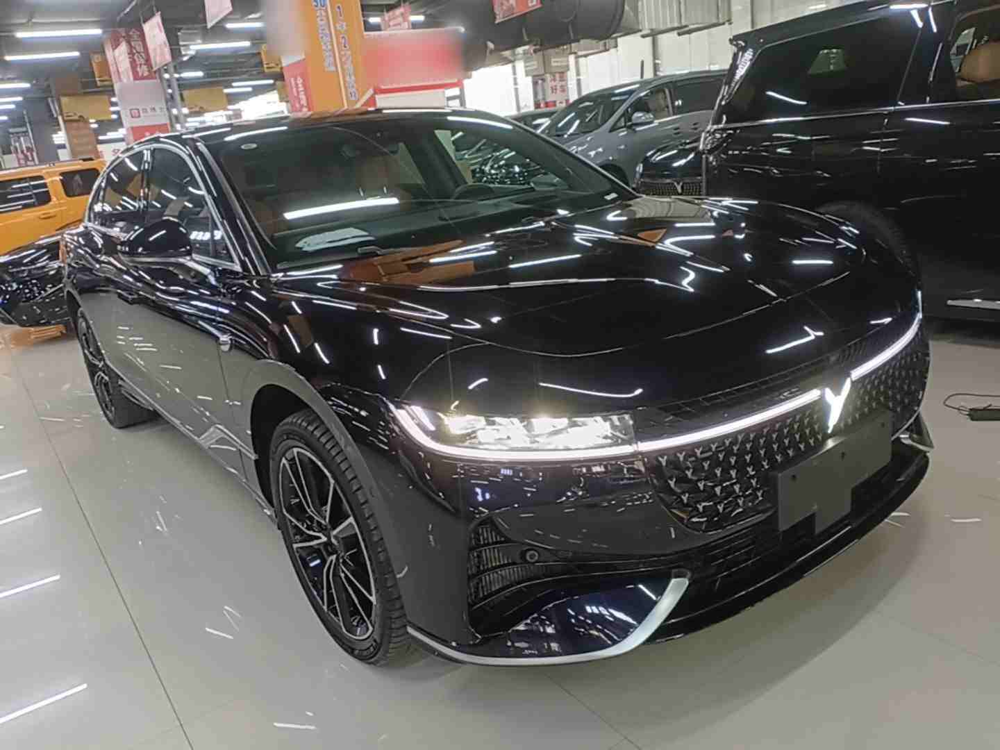 车辆右前45度外观展示