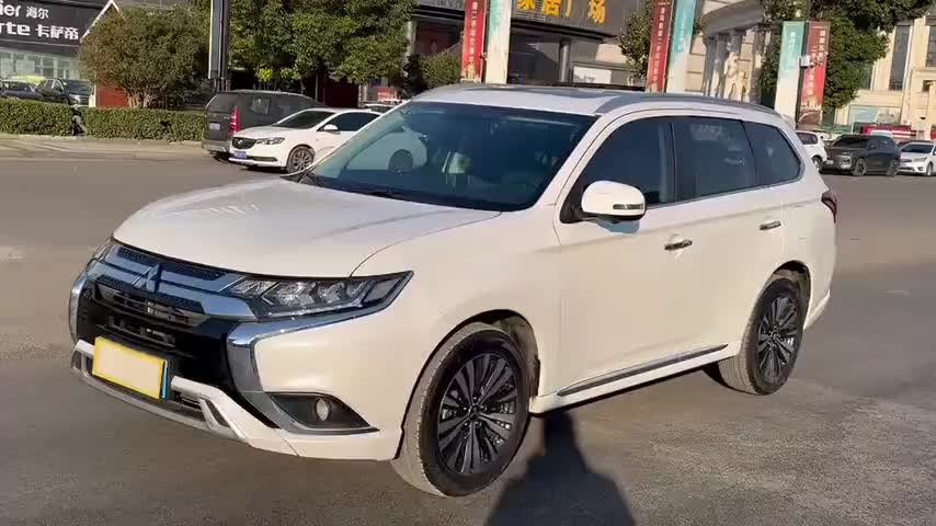 三菱 欧蓝德 2021款 2.4L 四驱致享版 7座实拍1