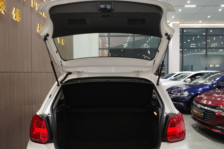 大众 Polo 2016款 1.4L 自动风尚型机舱底盘23