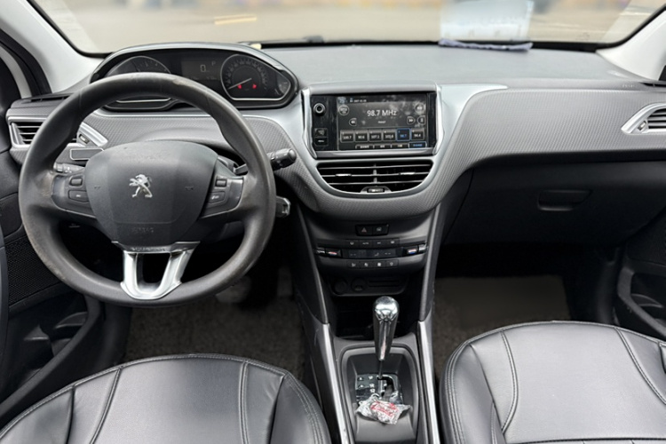 标致2008 2016款 230THP 自动时尚版车身外观6008