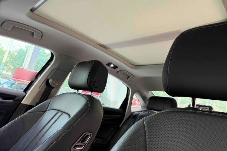 大众 帕萨特 2025款 出众款 380TSI 龙腾版中控内饰7007