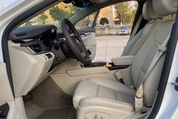 凯迪拉克XTS 2014款 28T 精英型中控内饰7001