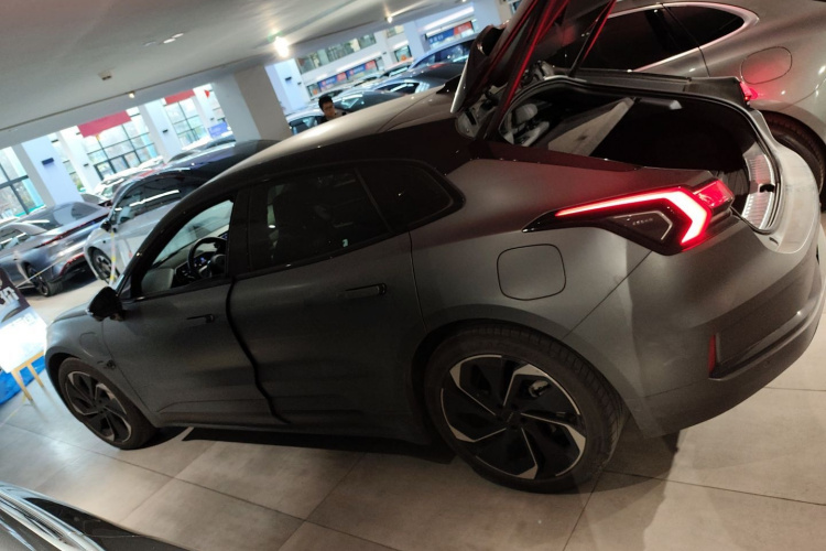 极氪001 2022款 超长续航双电机 ME版车身外观4