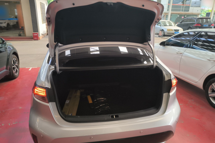 丰田 雷凌 2021款 双擎 1.8H E-CVT豪华版局部细节23