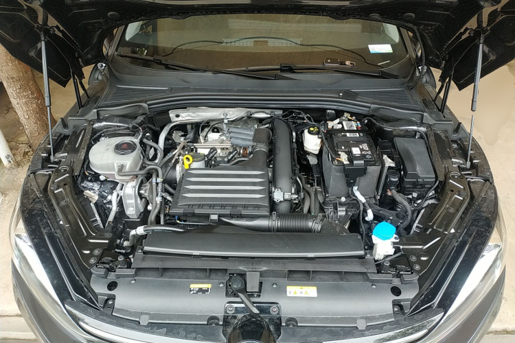 大众 2022款 凌渡L 280TSI DSG热辣版机舱底盘24