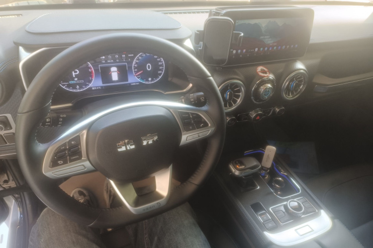 北京越野 北京BJ40 2023款 2.0T 自动四驱城市猎人版侠客型中控内饰12