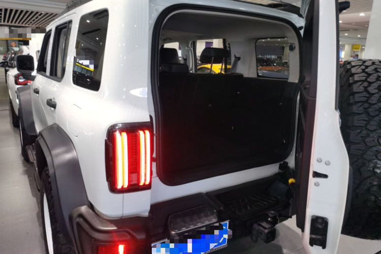 坦克300 2023款 2.0T 铁骑02机舱底盘23