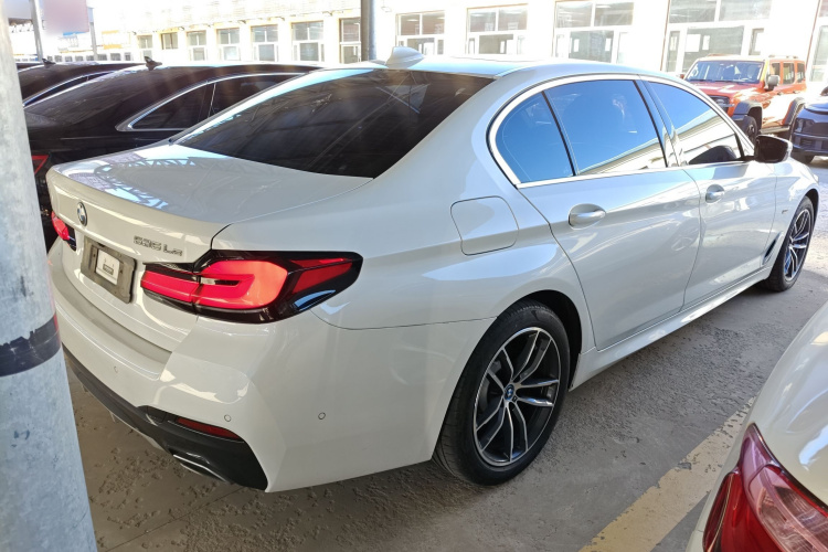 宝马5系新能源 2022款 改款三 535Le 先锋版M运动套装车身外观7