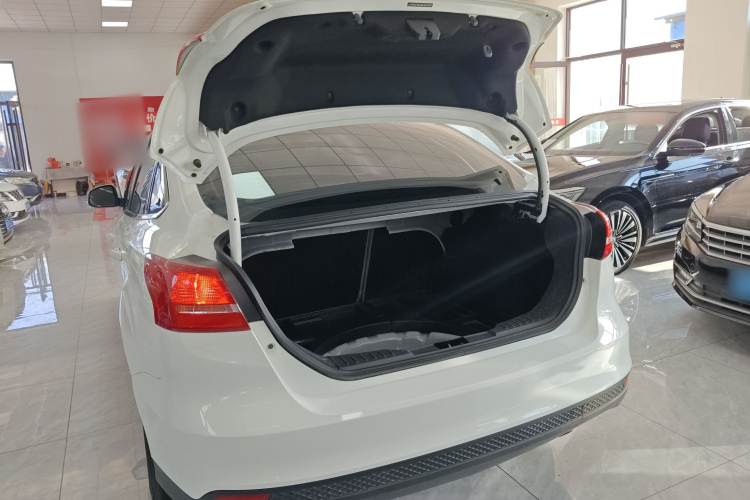 福特 福克斯 2017款 三厢 1.6L 自动舒适型智行版机舱底盘23