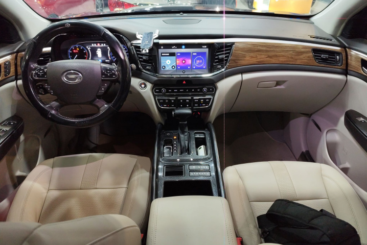 广汽传祺 传祺GS8 2017款 320T 两驱豪华智联版（七座）中控内饰12