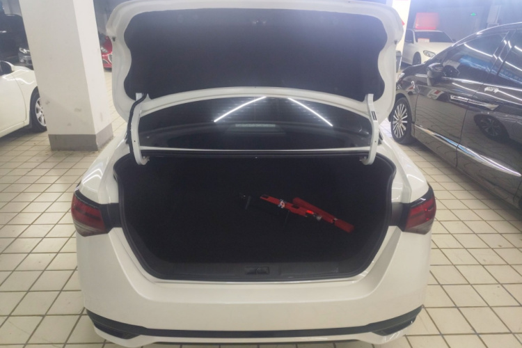 日产 轩逸 2023款 1.6L CVT悦享版机舱底盘23