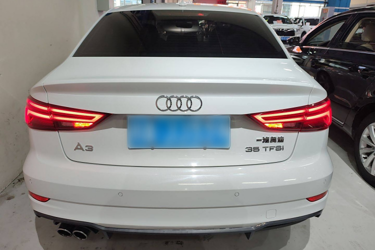 奥迪A3 2018款 30周年年型 Limousine 35 TFSI 时尚型车身外观6
