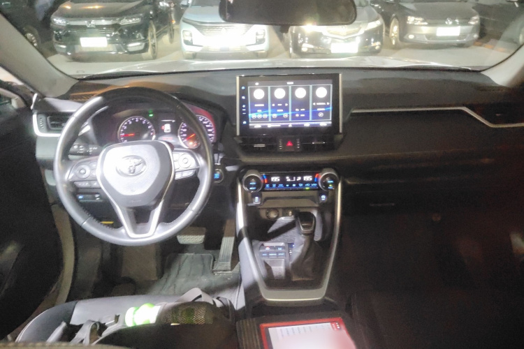 丰田 威兰达 2021款 2.0L CVT两驱豪华版中控内饰7002