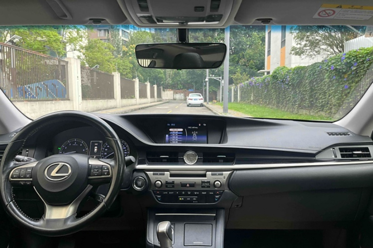 雷克萨斯ES 2015款 200 精英版中控内饰7001