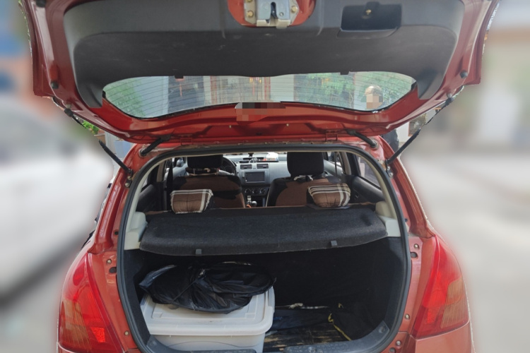 铃木 雨燕 2013款 1.3L 手动超值版局部细节23