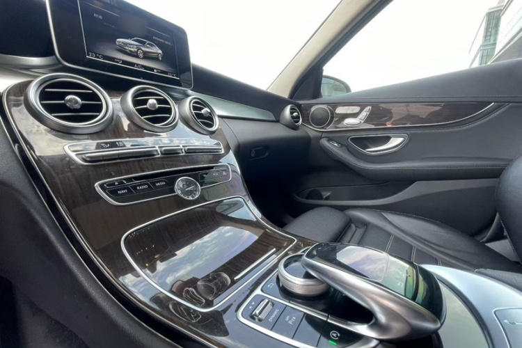 奔驰C级 2016款 C 200 L 运动型中控内饰7005