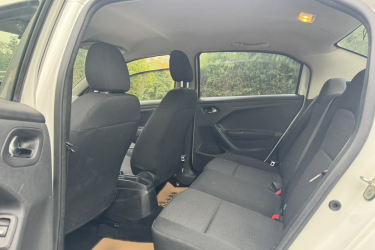 标致301 2016款 1.6L 自动舒适版车身外观6010