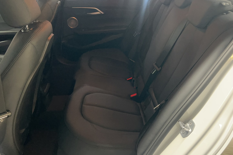 宝马1系 2023款 120i M运动版中控内饰7001