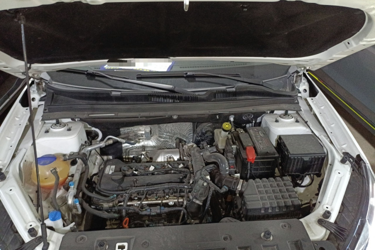 捷途X70 2023款 1.5T DCT超越PRO版 7座机舱底盘24