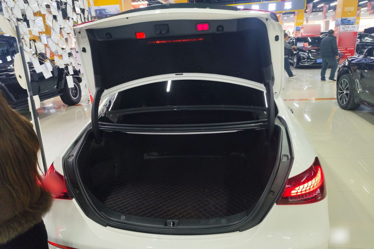 奔驰E级(进口) 2021款 改款 E 260 豪华型运动版局部细节23