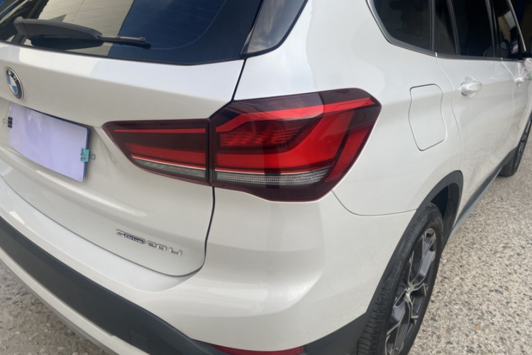 宝马X1 2020款 sDrive20Li 尊享型车身外观6006