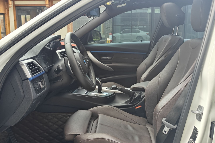 宝马3系 2019款 320i M运动套装中控内饰7002