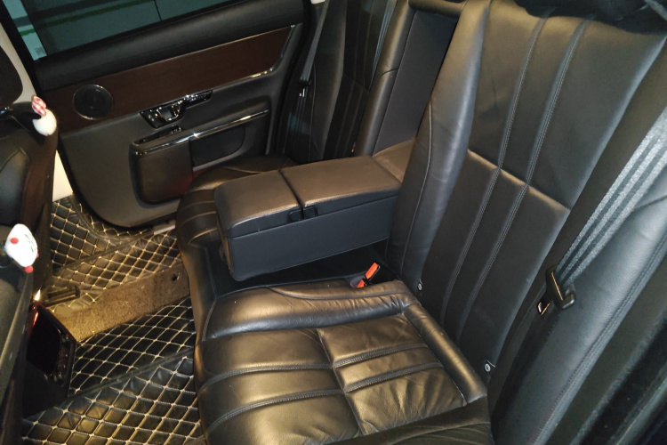 捷豹XJ 2016款 XJL 3.0 SC 两驱典雅商务版中控内饰21