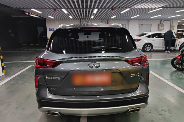 英菲尼迪QX50 2020款 2.0T 四驱菁英版车身外观6