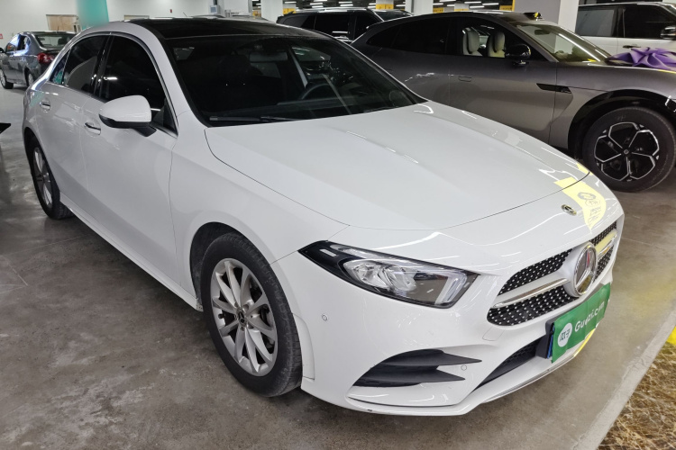 奔驰A级 2021款 A 200 L 运动轿车时尚型车身外观3