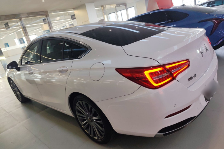 红旗H5 2020款 1.8T 自动智联旗享版车身外观6003