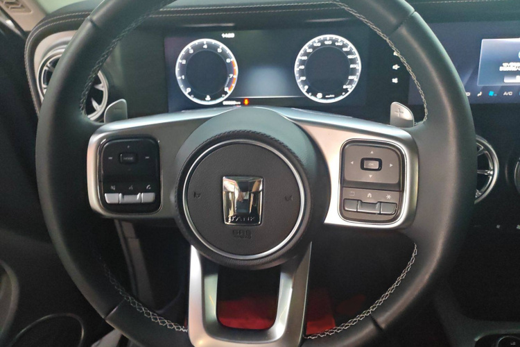 坦克300 2023款 越野版 2.0T 征服者中控内饰7006