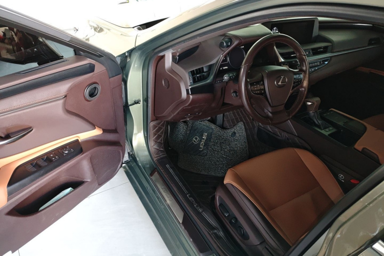 雷克萨斯ES 2020款 200 卓越版中控内饰7003