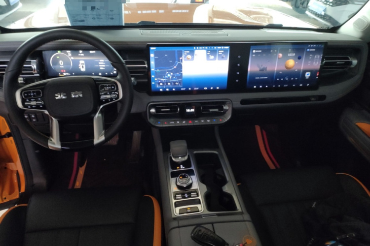 北京越野 北京BJ40 2024款 2.0T 全新城市猎人版 侠客型中控内饰7002