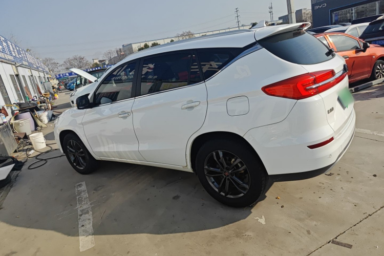 比亚迪 宋 2019款 1.5TI 自动智联越耀型车身外观4