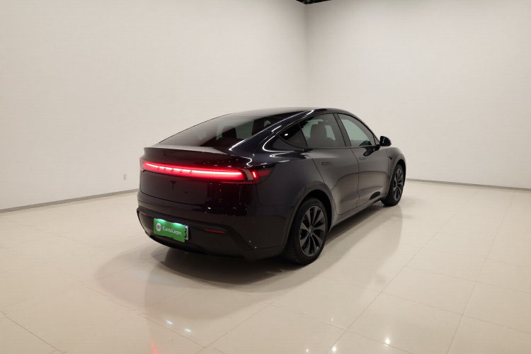 特斯拉 Model Y 2025款 改款 长续航全轮驱动版车身外观7