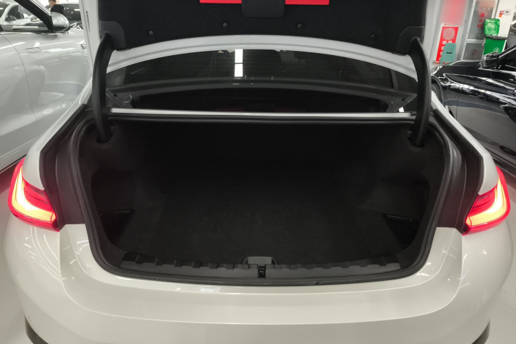 宝马i3 2022款 eDrive 35 L局部细节23