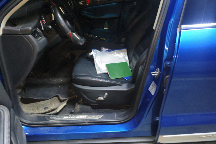 众泰SR9 2017款 2.0T 自动极致之梦版中控内饰19