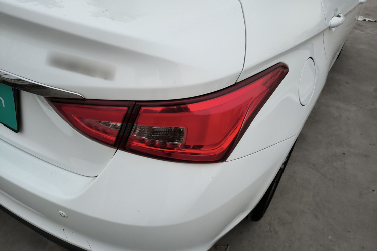 奇瑞 艾瑞泽5 2017款 1.5L 手动豪华版车身外观9