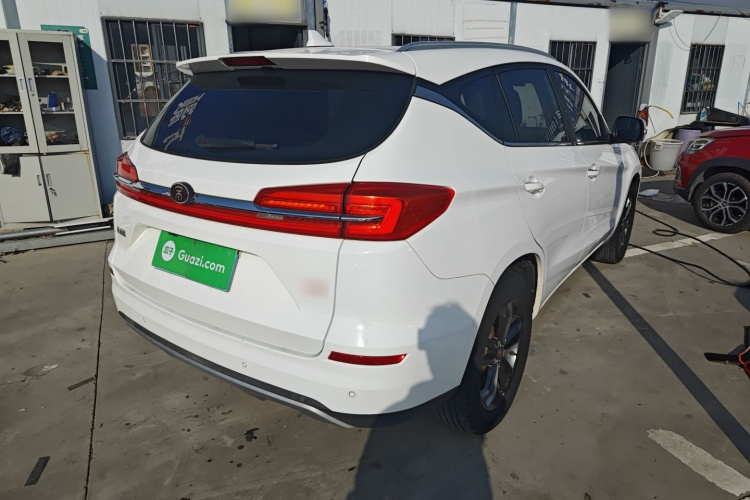 比亚迪 宋 2019款 1.5TI 自动智联越耀型车身外观7