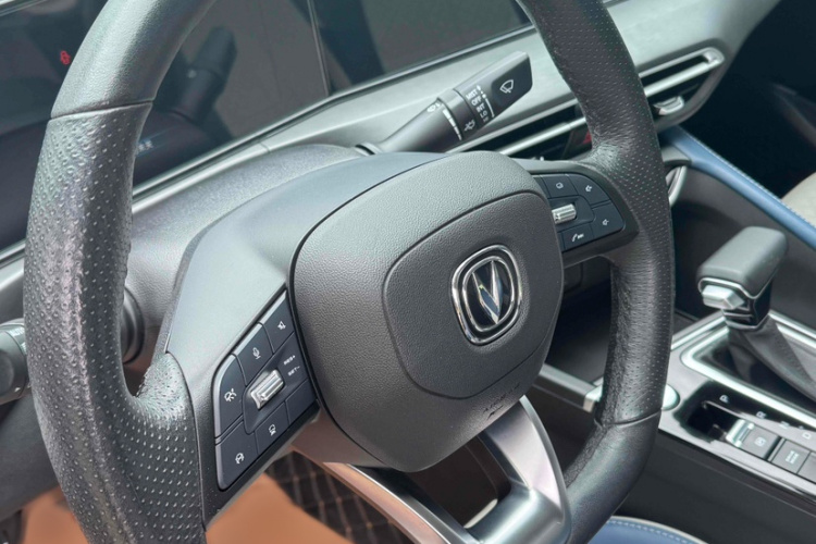 长安 逸动 2021款 PLUS 蓝鲸NE 1.4T GDI DCT旗舰型局部细节13