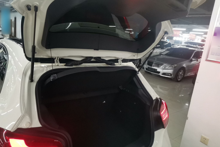 奔驰A级(进口) 2016款 A 200 时尚型局部细节23