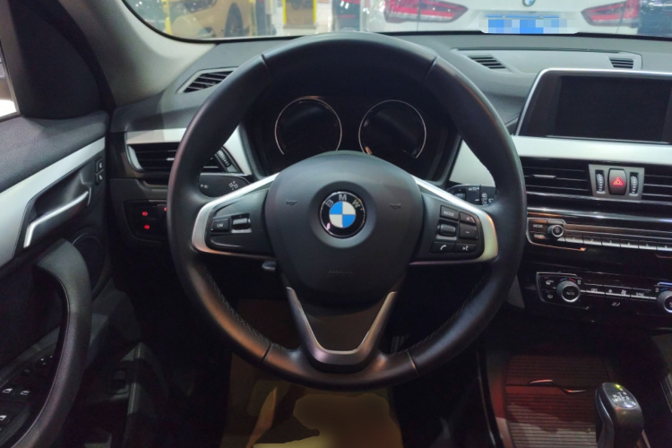 宝马X1 2019款 sDrive18Li 时尚型中控内饰13